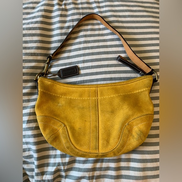 Vintage suede Coach handbag. Inside in perfect condition. Yellow. - Picture 2 of 5